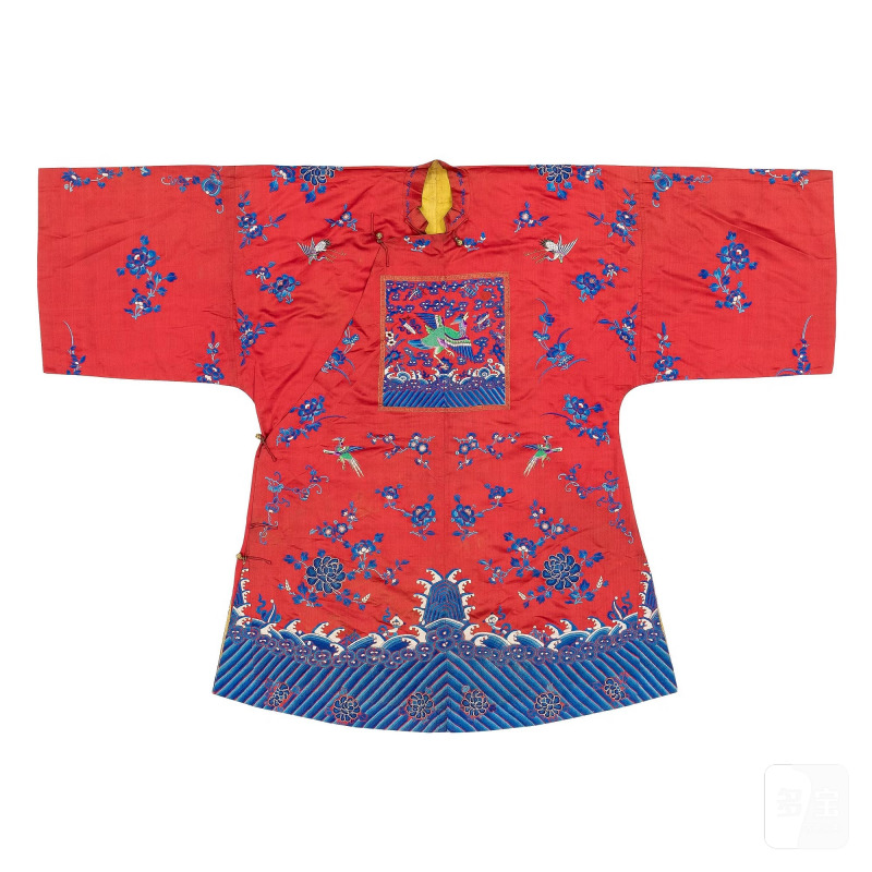 A Chinese semi-formal embroidered silk robe, - 图1